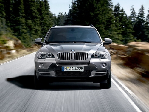Videó: Motorcsónak helyett BMW X5 SAV